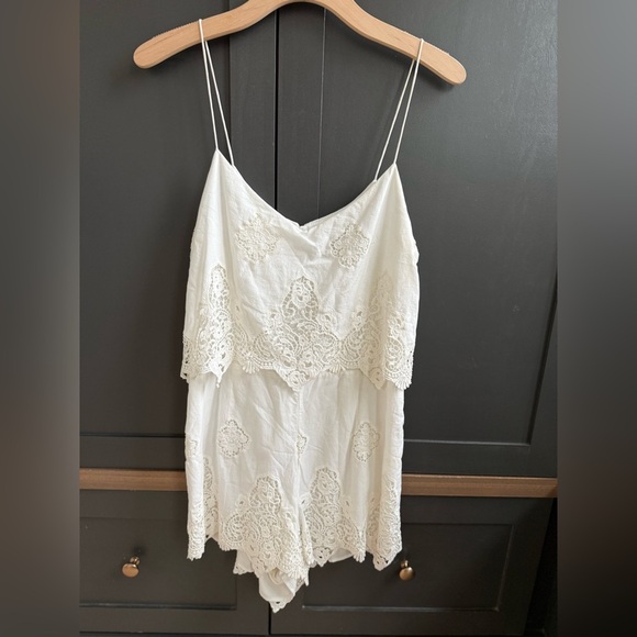 GRAY Saks Fifth Avenue White Lace appliqué Eyelet Crochet Romper • L - Picture 3 of 8
